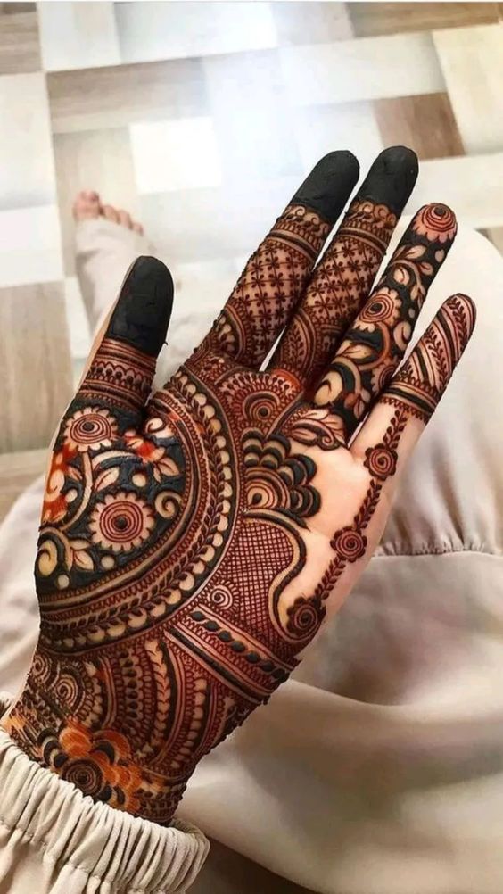 semi circle mehndi design