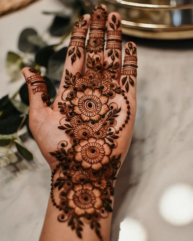 simple fronthand mehndi designs