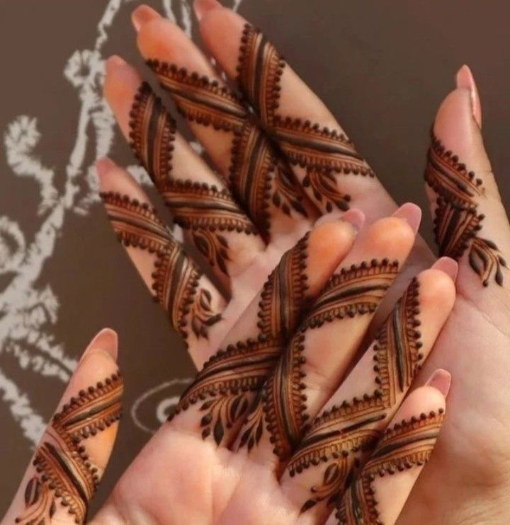 stylish finger mehndi design