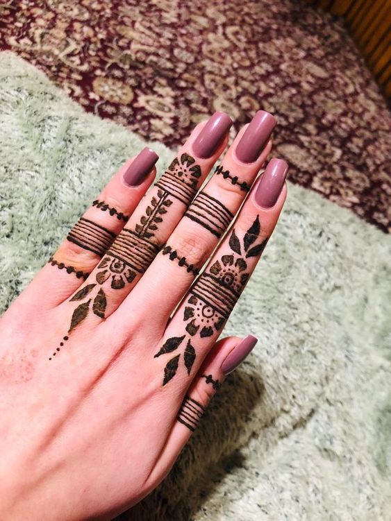 stylish mehndi designs finger