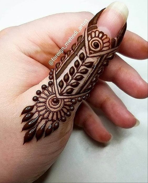 thumb mehndi design