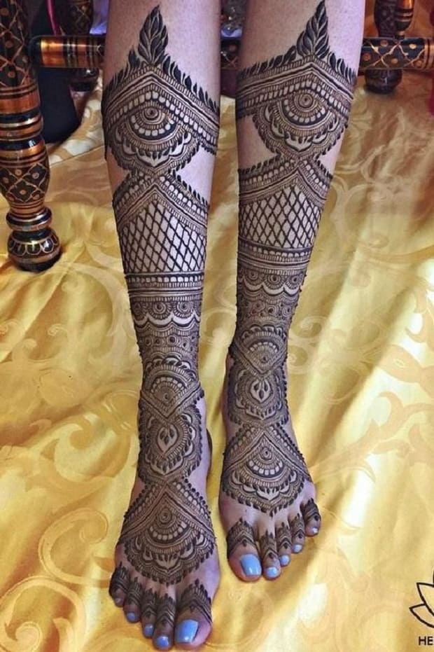 trending punjabi mehndi design for legs