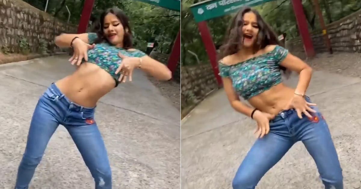 Girl dance Khaike Pan Banaraswala