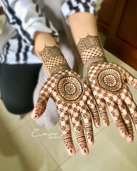 circle mehndi design for both hands