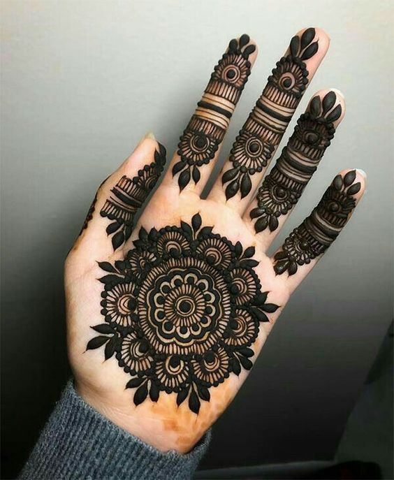 circle mehndi design for front hand