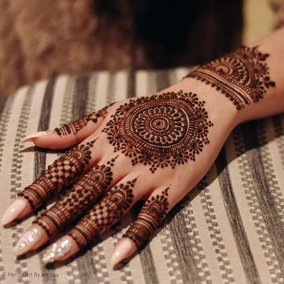 circle mehndi design