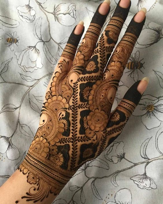 classy mehndi designs