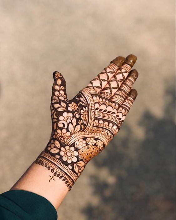 creative mehndi design