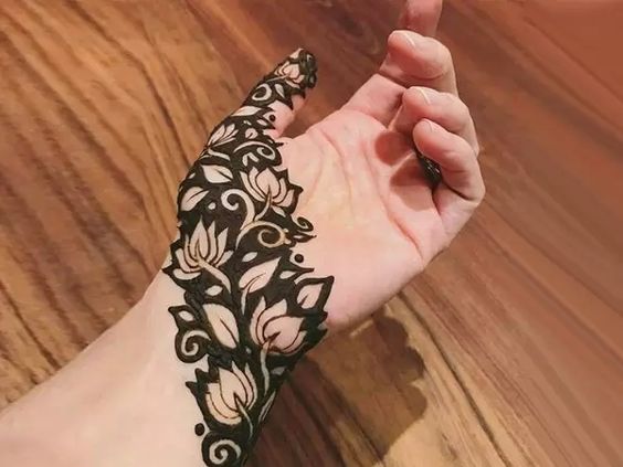 creative mehndi design