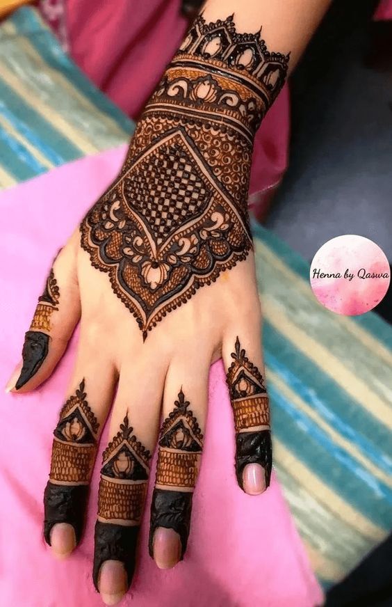 dark back hand mehndi design