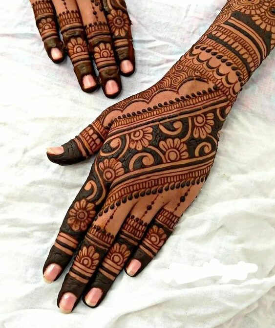 dark mehndi design back hand