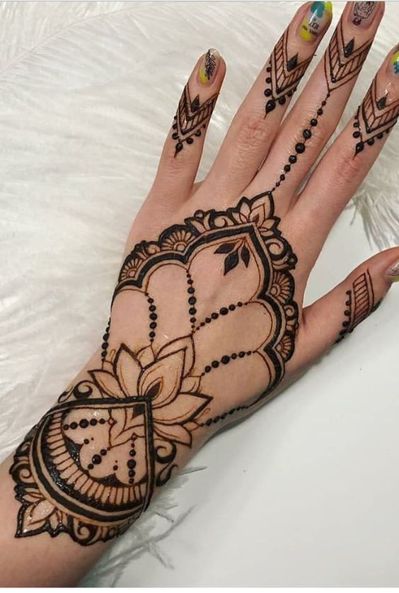 designer mehndi design