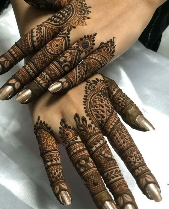 finger mehndi design