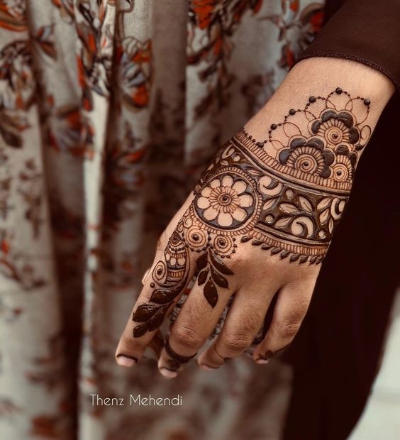 floral mehndi design