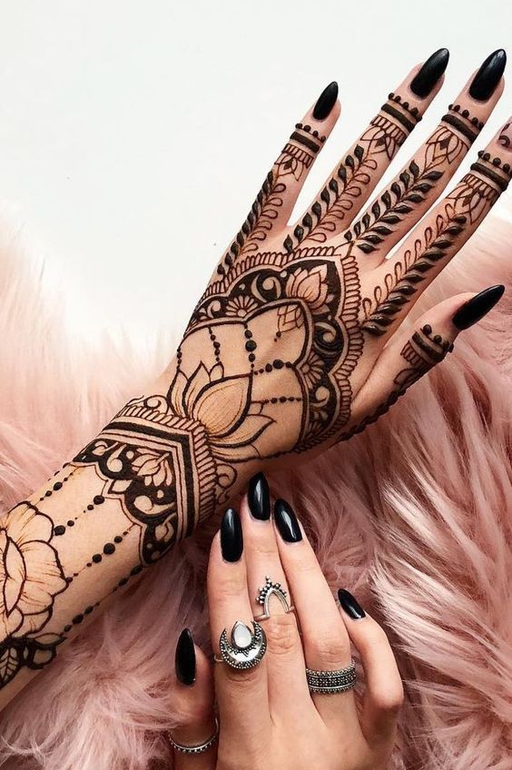 gorgeous bridal henna design
