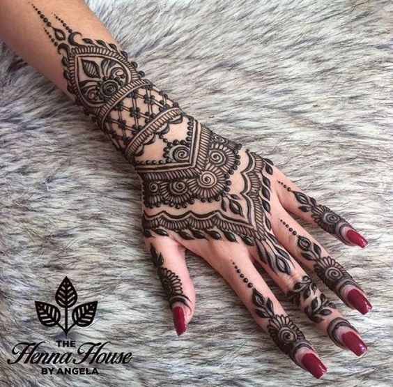 heavy mehndi design back hand