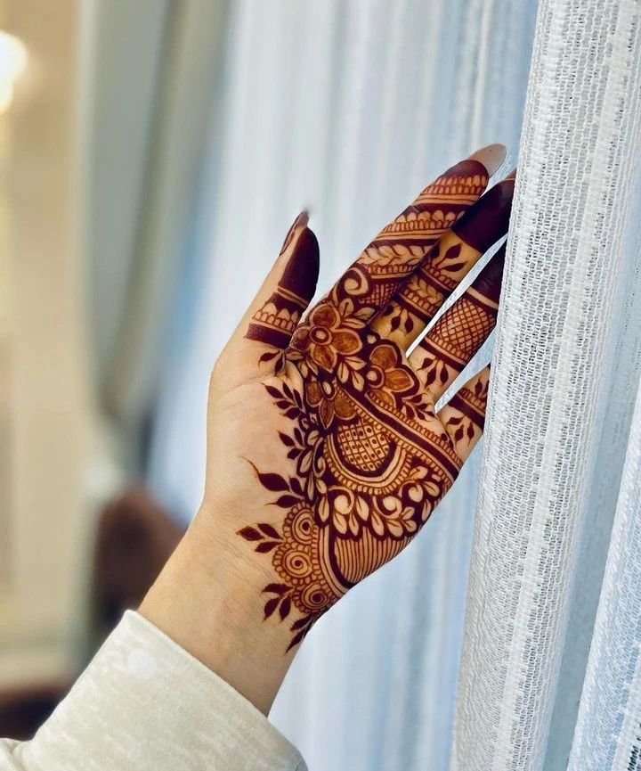Quick and Simple Front Side Henna Mehndi Design for Hands - Mehndi Designs