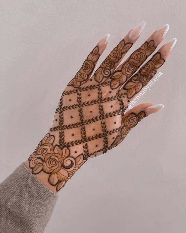 Quirky New Mehendi Designs That Made Us Swoon This Wedding Season - Witty  Vows