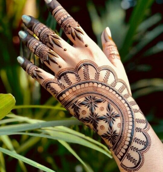 instagram stylish back hand mehndi designs