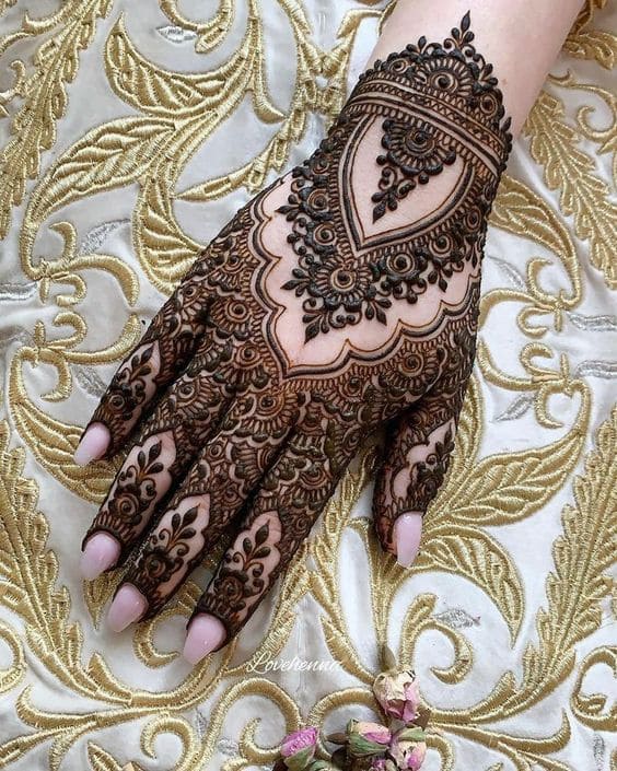 intricate mehndi design 