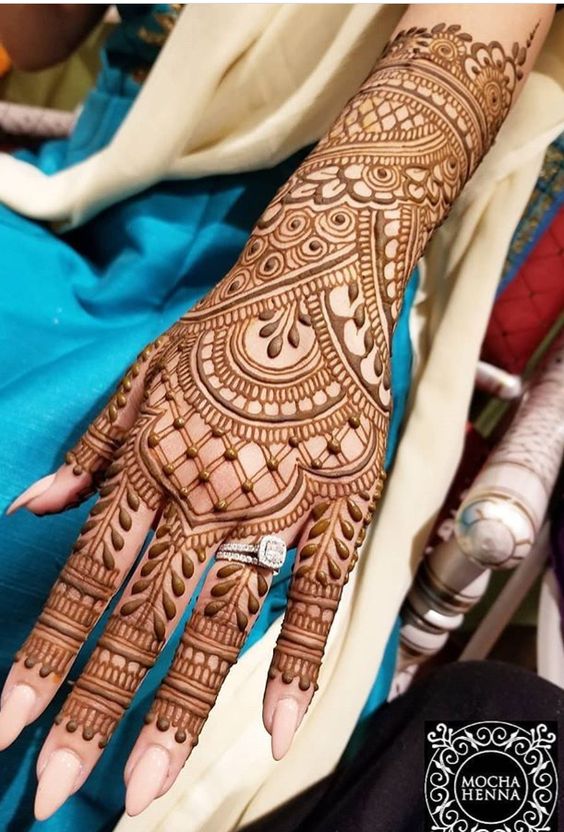 latest back hand mehndi design