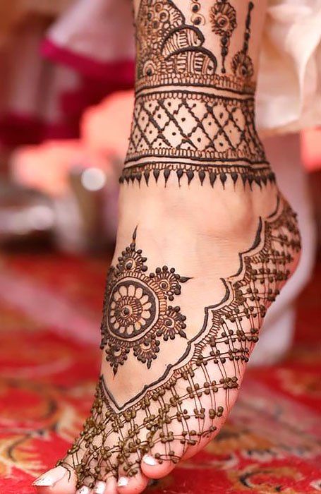 leg mehndi design