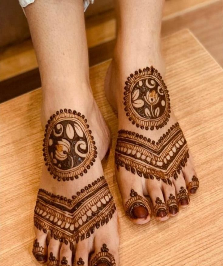 leg simple mehndi design new