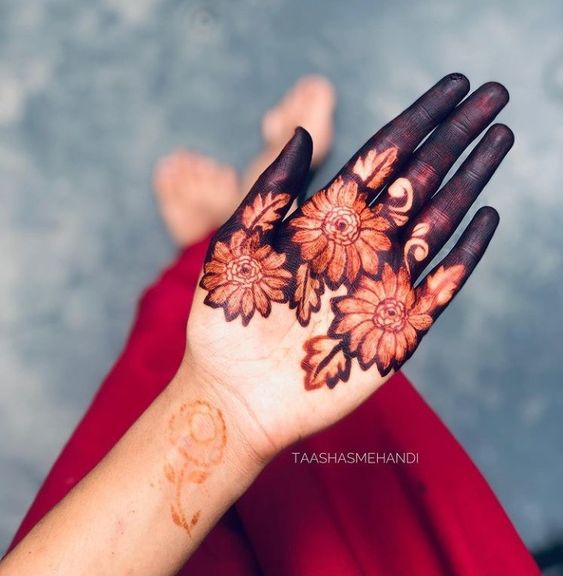 negative floral mehndi design