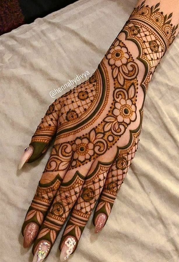 new stylish mehndi design