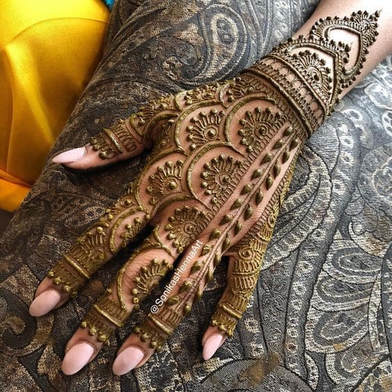 segmented mehndi design