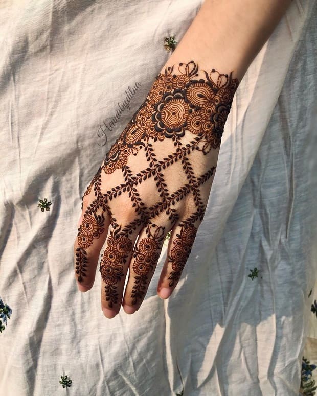 simple back hand mehndi designs