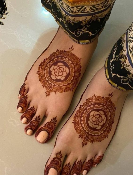 Pin by leeva on Henna | Circle mehndi designs, Mehndi designs for  beginners, Mehndi designs