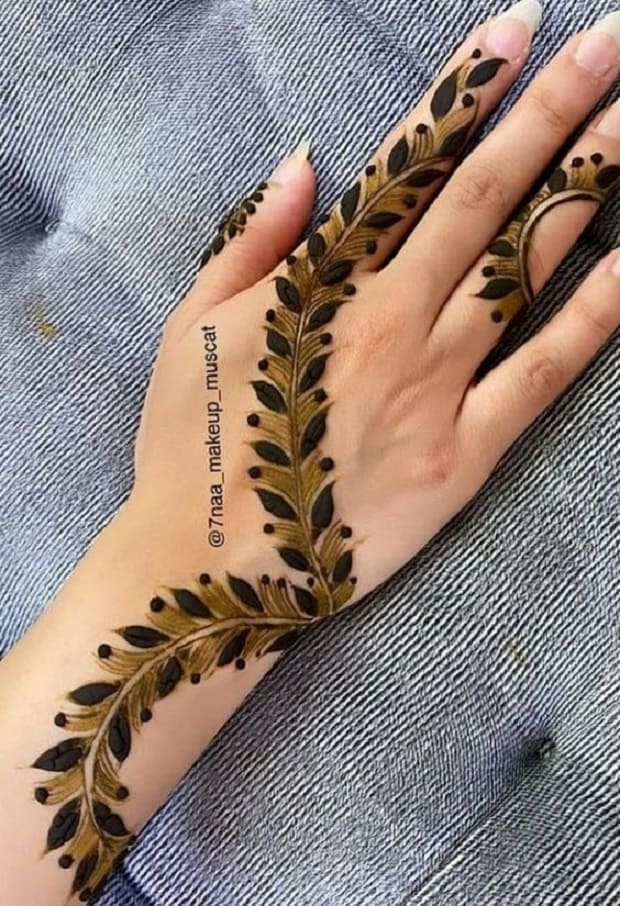 simple stylish back hand mehndi designs