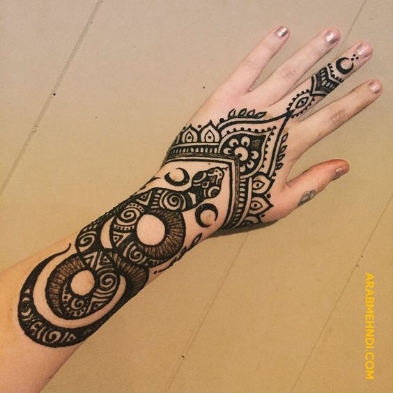 snake mehndi design