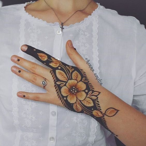 stylish attractive mehndi design