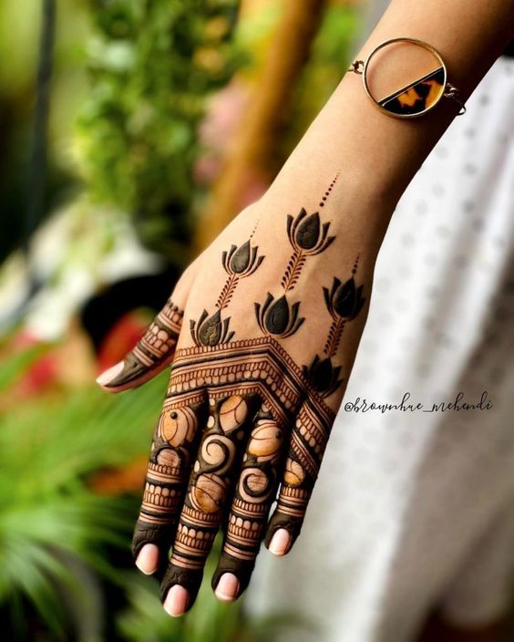 stylish back hand mehndi designs