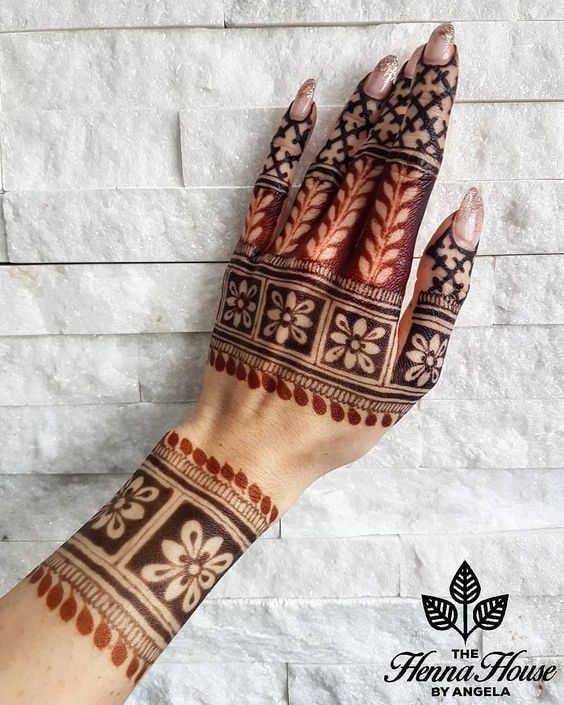 stylish back side mehndi design