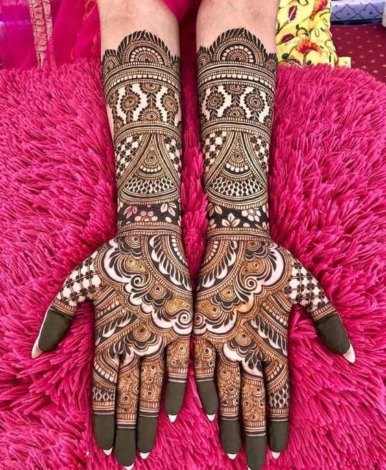 stylish dulhan mehndi design