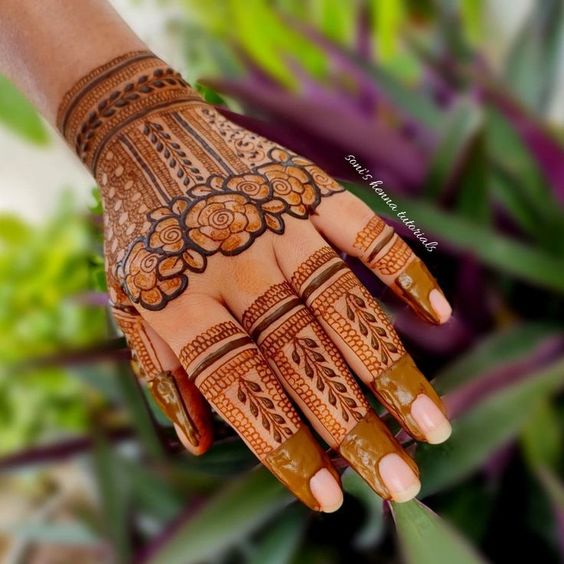 stylish flower mehndi design