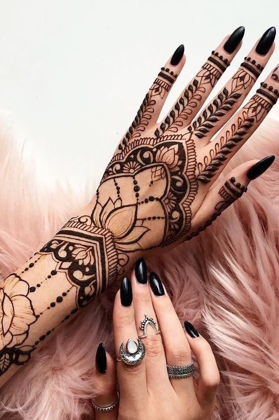 stylish mehndi design