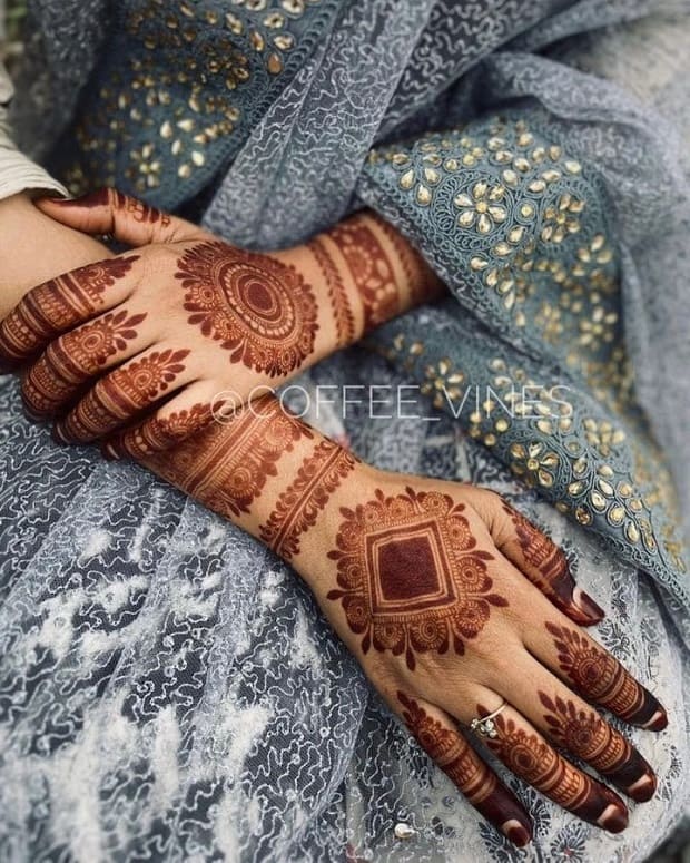 stylish mehndi design