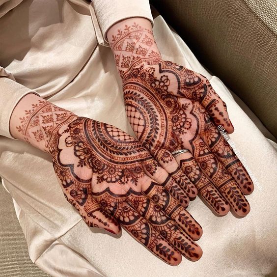 symmetrical mehndi design