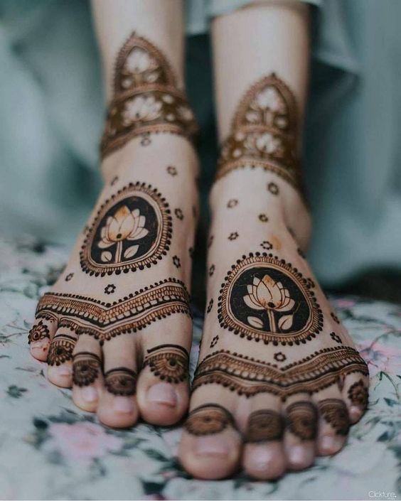 traditional leg mehndi design