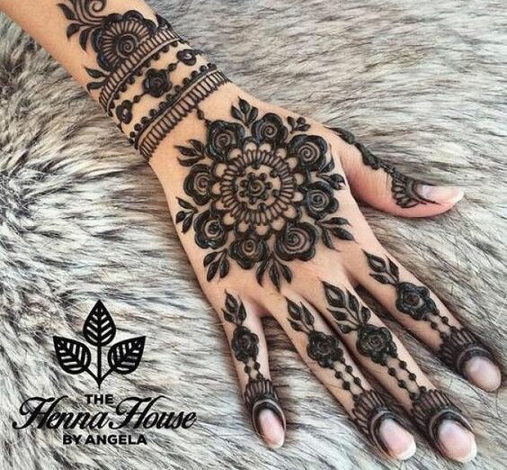 trending back side mehndi design