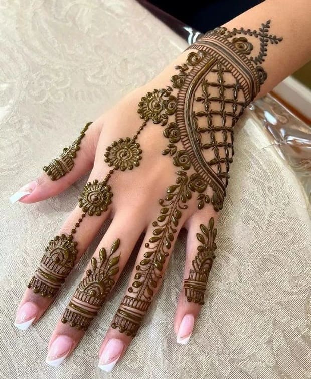 trendy mehndi design