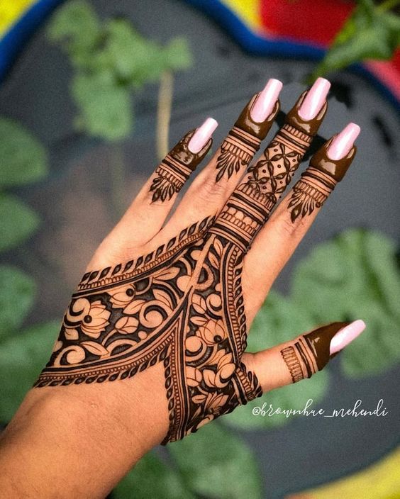 unique mehndi design for teej