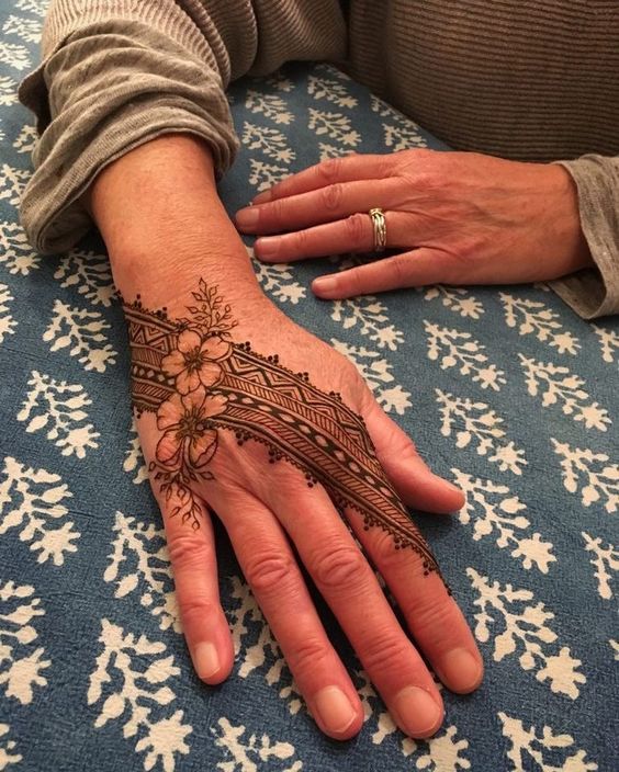 floral mehndi design