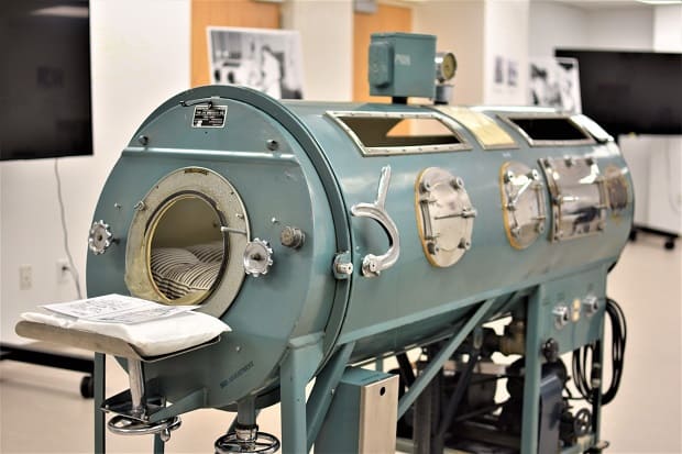 iron lung machine 