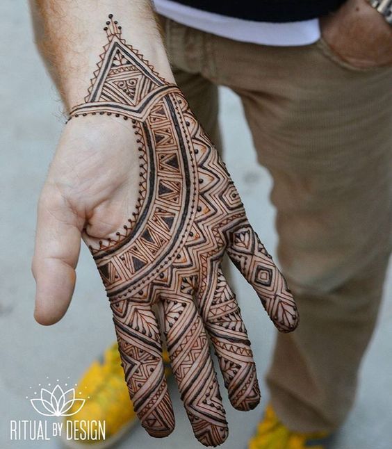 semi circle mehndi design