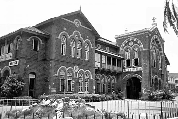 Nowrosjee Wadia College in Pune